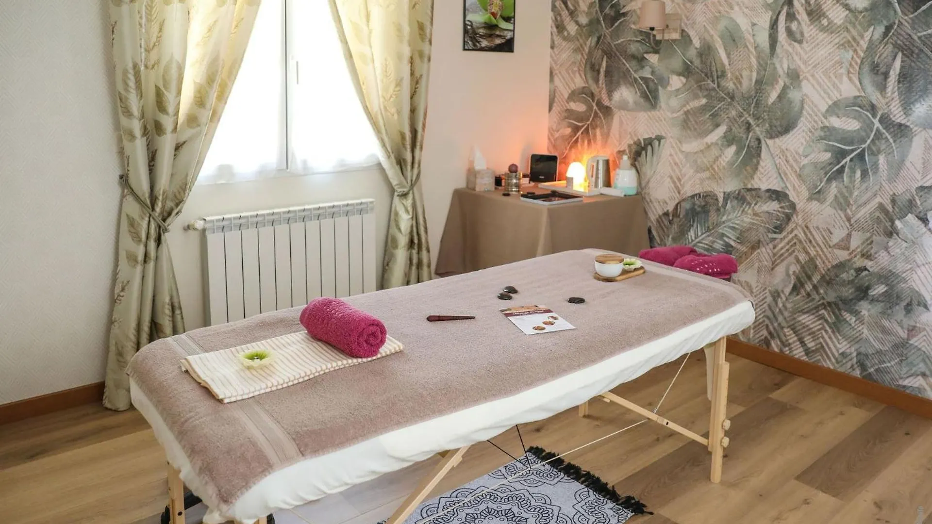 Au Paradis Vert Laboutarie 0*,  프랑스